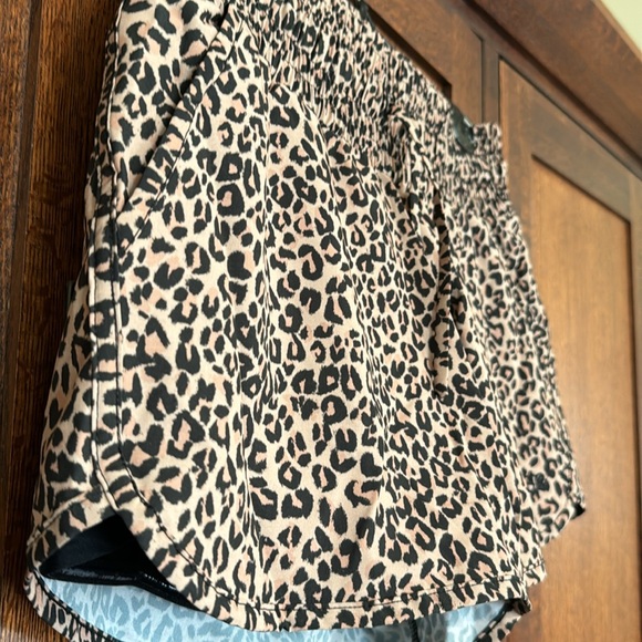 Albion Fitness Lunge Shorts - Picture 3 of 5